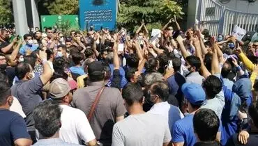 حضور هواداران استقلال مقابل هتل اقامتشان + فیلم