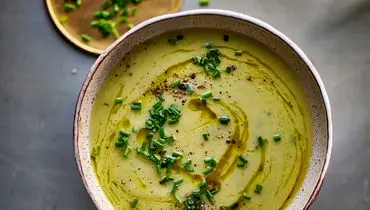 طرز تهیه سوپ کرفس با بافتی کرمی و دلنشین

