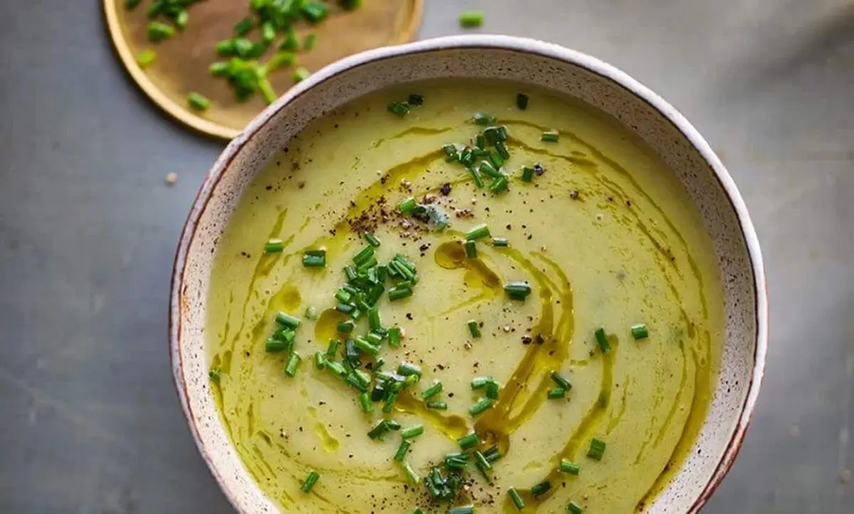 طرز تهیه سوپ کرفس با بافتی کرمی و دلنشین

