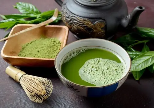 راز نوشیدنی پرطرفدار کافه‌ها؛ ترکیب طالبی و موز که حالتان را خوب می‌کند + دستور تهیه