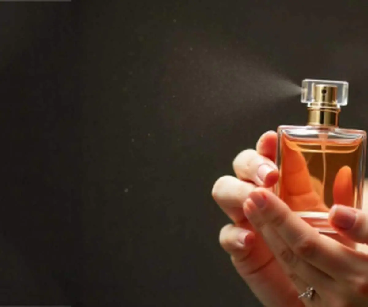بهترین ترفند جالب ماندگاری بوی عطر و ادکلن