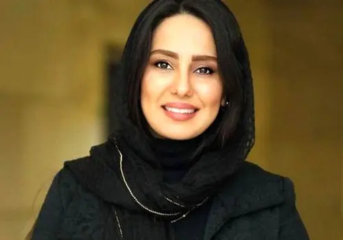 عکس خاص شیدا یوسفی با تیپ سنتی و حیوان خانگی اش 