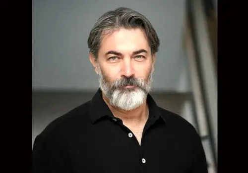 پارسا پیروزفر ۲۲ ساله در اولین فیلم سینمایی‌اش!