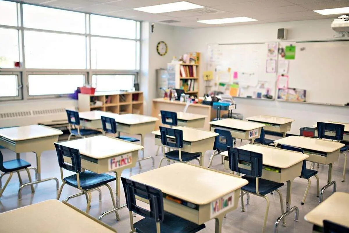 کاهش ثبت‌نام کلاس‌اولی‌ها زیر سایه جنگ؛ خانواده‌ها میان مدرسه دولتی و غیرانتفاعی مردد مانده‌اند