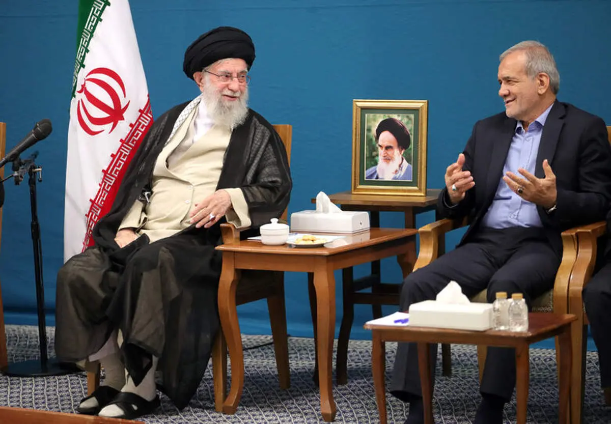 پزشکیان قلبا از الطاف و حمایت‌های رهبر معظم انقلاب از دولت تشکر کرد