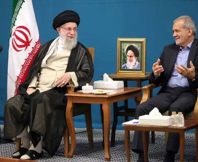 پزشکیان قلبا از الطاف و حمایت‌های رهبر معظم انقلاب از دولت تشکر کرد