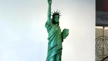 ساخت «مجسمه آزادی آمریکا» با شکلات خالص به ارتفاع ۲ متر!/ویدیو 