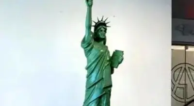 ساخت «مجسمه آزادی آمریکا» با شکلات خالص به ارتفاع ۲ متر!/ویدیو 