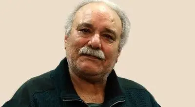 تصویری از خانواده محمد کاسبی در مراسم تشییع + فیلم