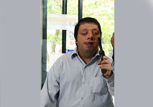 بازیگر معروف یک دختر را به سرپرستی گرفت

