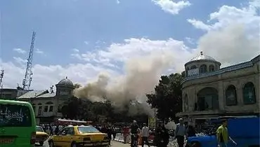 اولین تصاویر از آتش‌سوزی در خیابان امام خمینی(ره) تهران+ فیلم