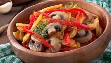  خوراک مرغ و قارچ چند کالری دارد ؟