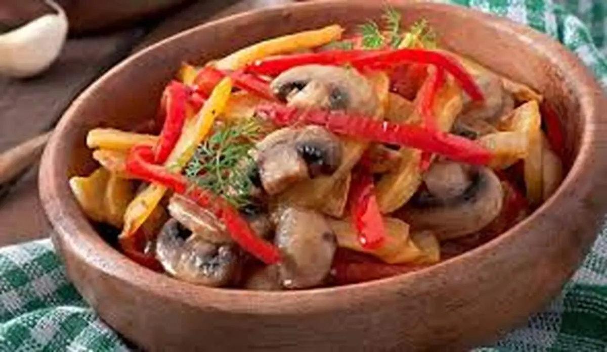  خوراک مرغ و قارچ چند کالری دارد ؟