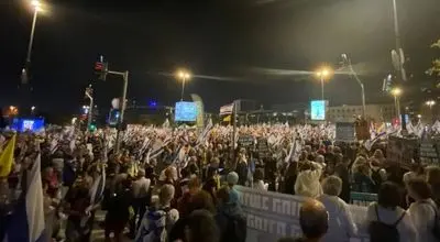 خشم معترضان مقابل خانه نتانیاهو؛ «جنگ را متوقف کن!»