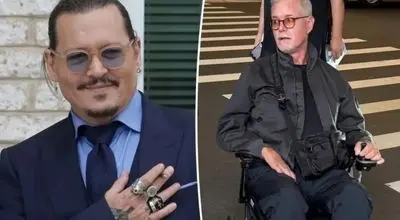 اریک دین پیش از مرگ در سن ۵۳ سالگی بدون اجاره در خانه جانی دپ زندگی می‌کرد