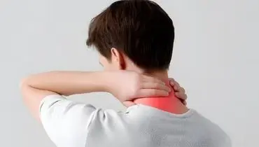 چرا گردن‌تان درد می‌گیرد؟ مقصر این عادت‌های ساده‌اند