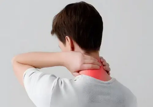 چگونه گردن درد را با تغذیه مهار کنید؟
