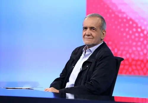 رئیس جمهور: دولت‌ چهاردهم هرگز کشور را جلوی بیگانگان نقد نمی‌کند
