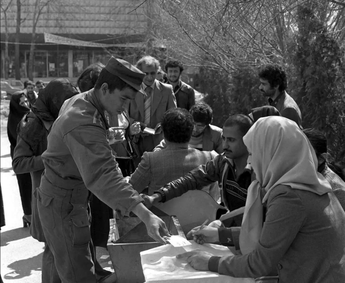 تصویر جالب از زنان در رفراندم سال ۱۳۵۸ 