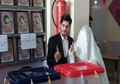 محسن افشانی و همسرش پای صندوق رای+ عکس