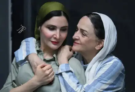 گلاب آدینه و تربیت دخترش زیر نور صحنه / ویدئو