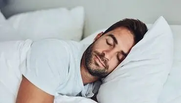 بی‌حسی دست‌ها و شانه‌های خشک؛ نشانه خطر در خواب