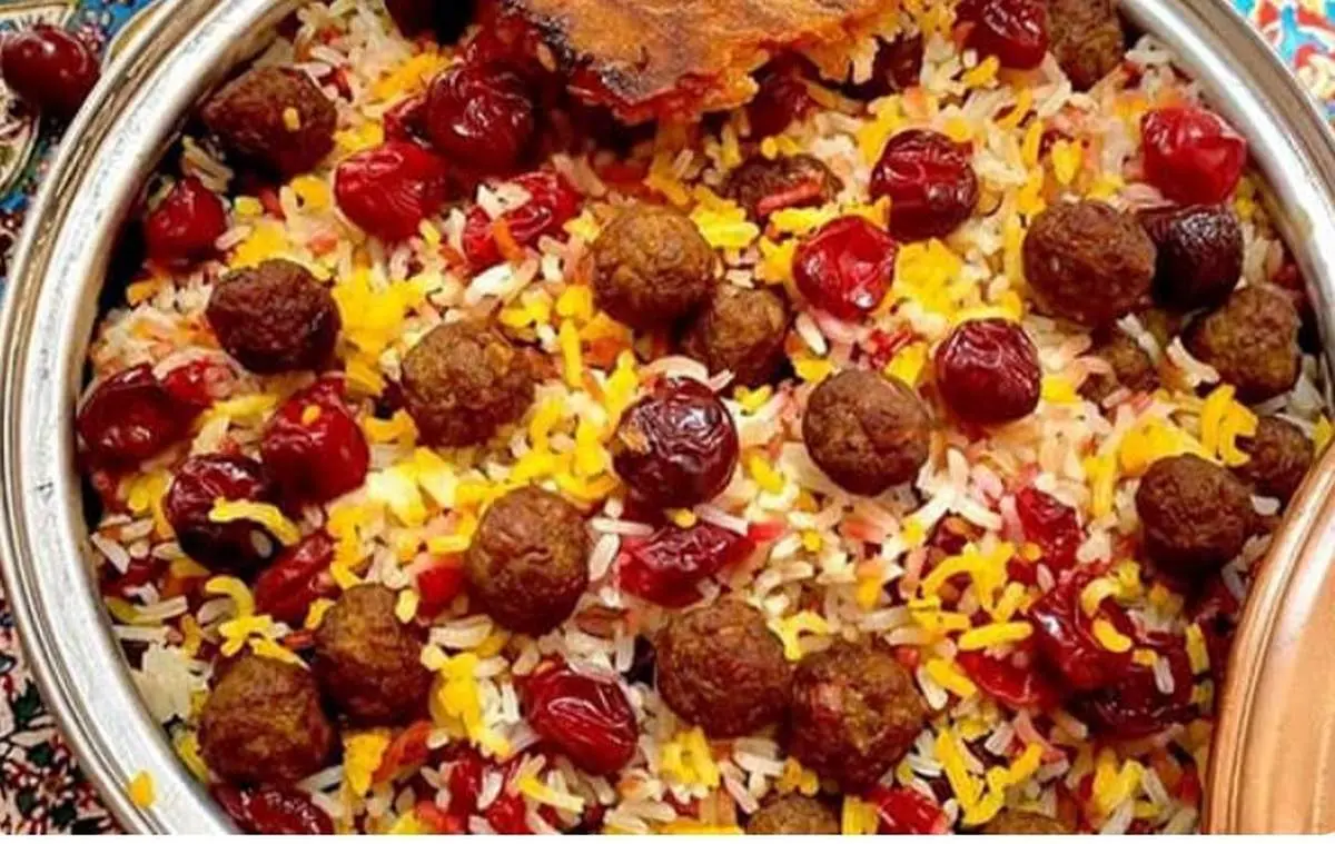 طرز تهیه آلبالو پلو شیرازی خوشمزه و مجلسی با گوشت + فیلم