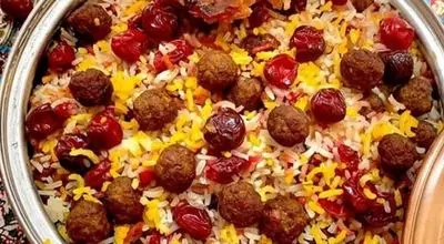 طرز تهیه آلبالو پلو شیرازی خوشمزه و مجلسی با گوشت + فیلم