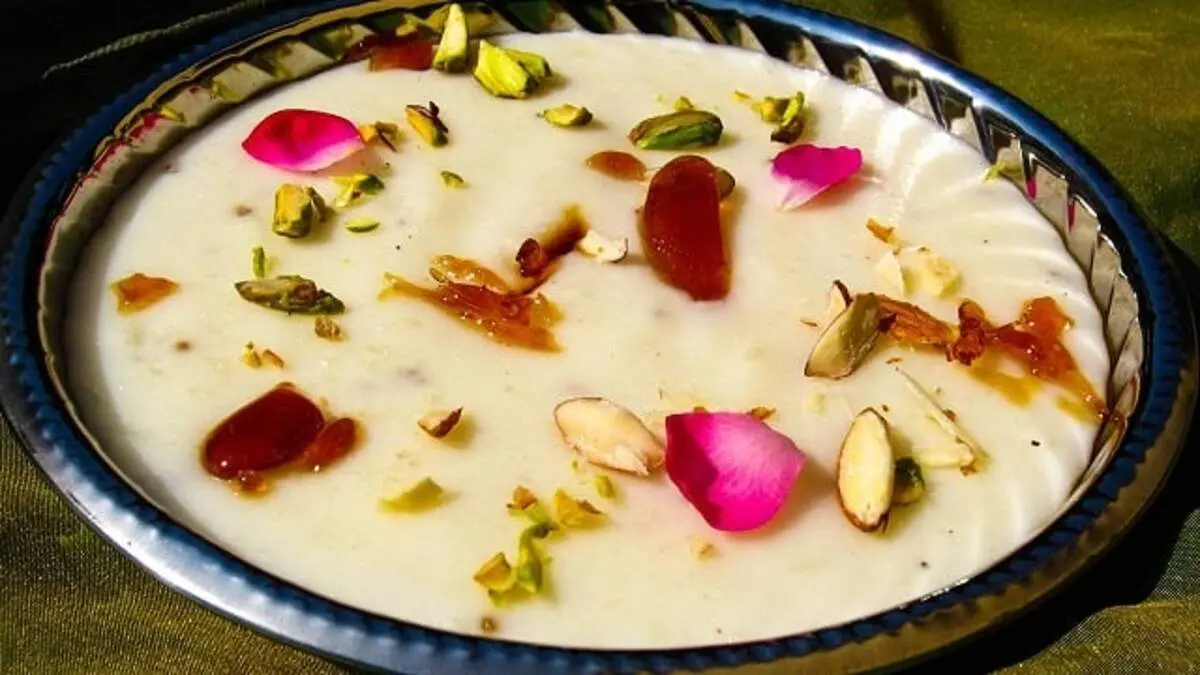 طرز تهیه فرنی با آرد برنج+فیلم / از این افطاری سبک و پرانرژی غافل نشوید