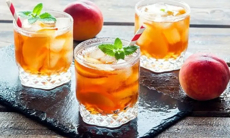 طرز تهیه نوشیدنی خنک هلو در سه سوت + فیلم / آموزش تهیه شربت هلو خانگی لذیذ
