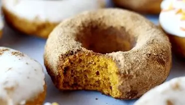 دونات کدو حلوایی؛ شیرینی خوشمزه با عطر و بوی پاییز