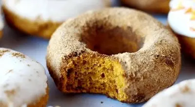 دونات کدو حلوایی؛ شیرینی خوشمزه با عطر و بوی پاییز