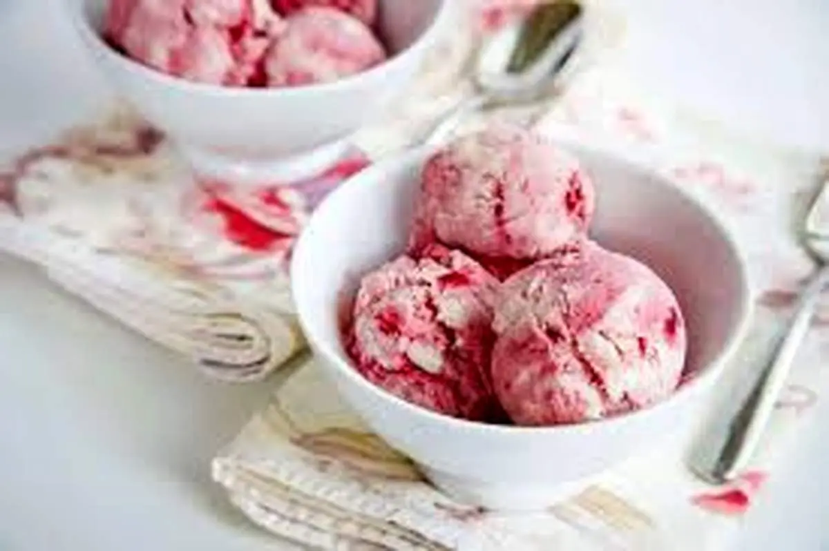 طرز تهیه بستنی خانگی با طعم آلبالو و گیلاس
