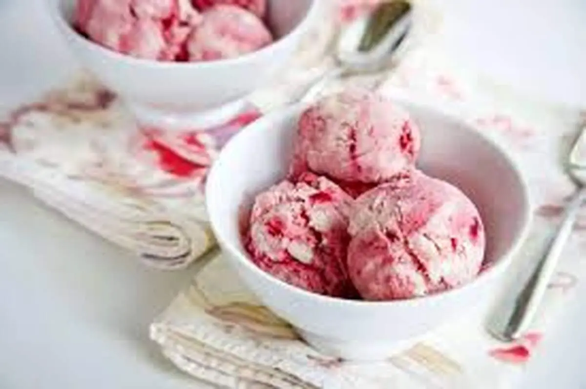 طرز تهیه بستنی خانگی با طعم آلبالو و گیلاس
