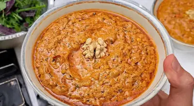 کال جوش گوجه‌ای؛ غذای سنتی تهران با کشک و گردو