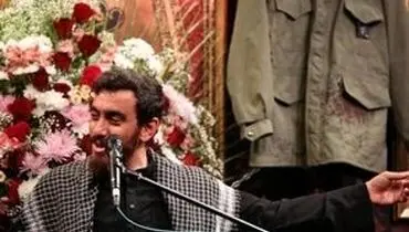 لباس خونین شهدای حمله اسرائیل در یک هیات عزاداری/عکس