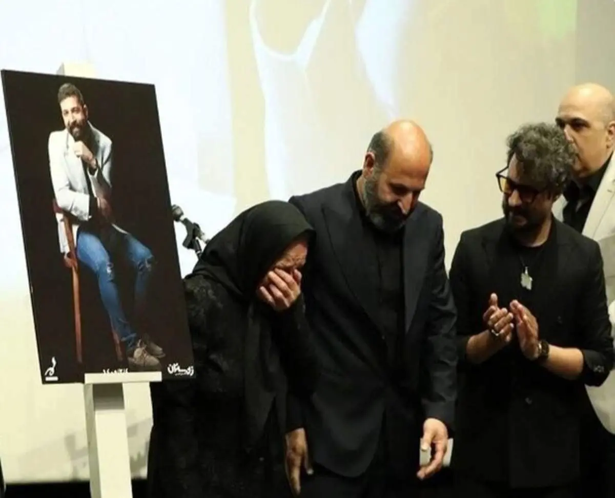 یادبودی برای حمید هیراد خواننده پاپ تازه در گذشته در ارسباران