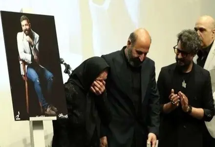 یادبودی برای حمید هیراد خواننده پاپ تازه در گذشته در ارسباران