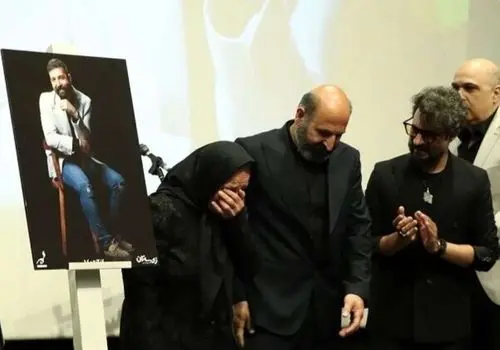 یادبودی برای حمید هیراد خواننده پاپ تازه در گذشته در ارسباران