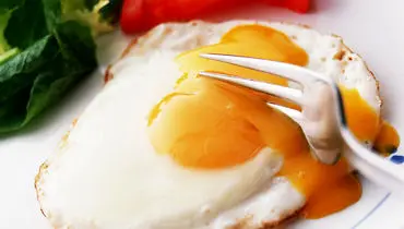 مصرف زرده تخم‌مرغ برای تسکین گلودرد حقیقت دارد؟
