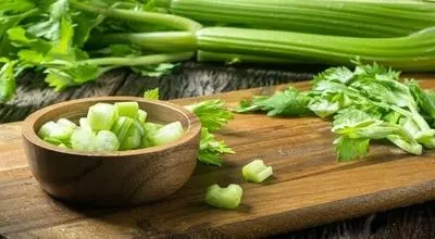 چطور خورشت کرفس لعاب دار شود؟