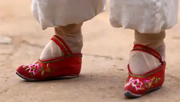 ماجرای مخوف کفش‌های لوتوس چینی + عکس