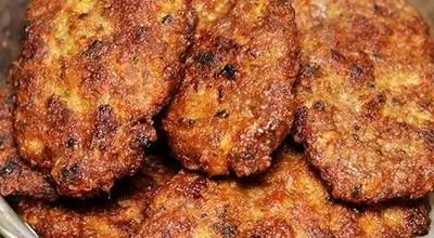 ۱۰ راز مهم آشپزی برای خوشمزه شدن کتلت
