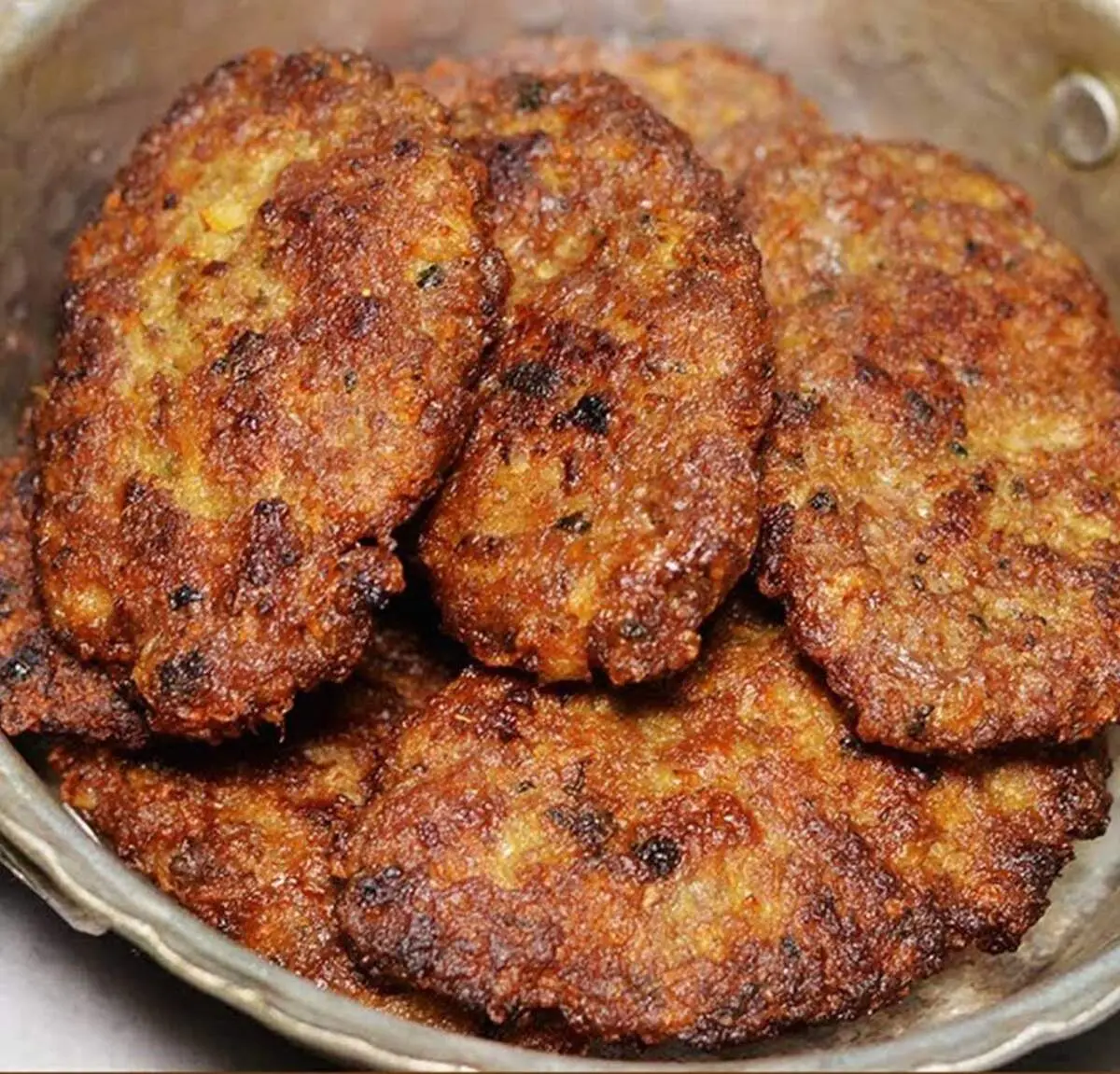 ۱۰ راز مهم آشپزی برای خوشمزه شدن کتلت
