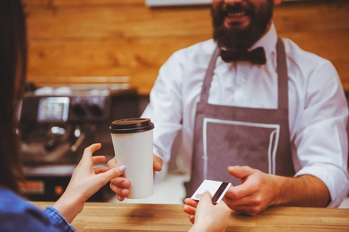 برای ورود به کافی شاپ باید از قوانین آن آگاه باشید
