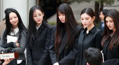 جنگ فندوم‌ها در HYBE؛ کامیون‌های اعتراضی علیه بازگشت NewJeans