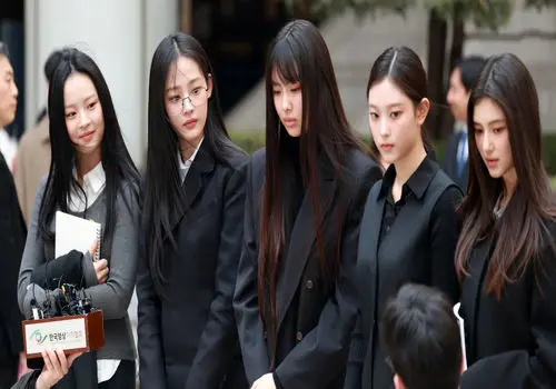 جنگ فندوم‌ها در HYBE؛ کامیون‌های اعتراضی علیه بازگشت NewJeans