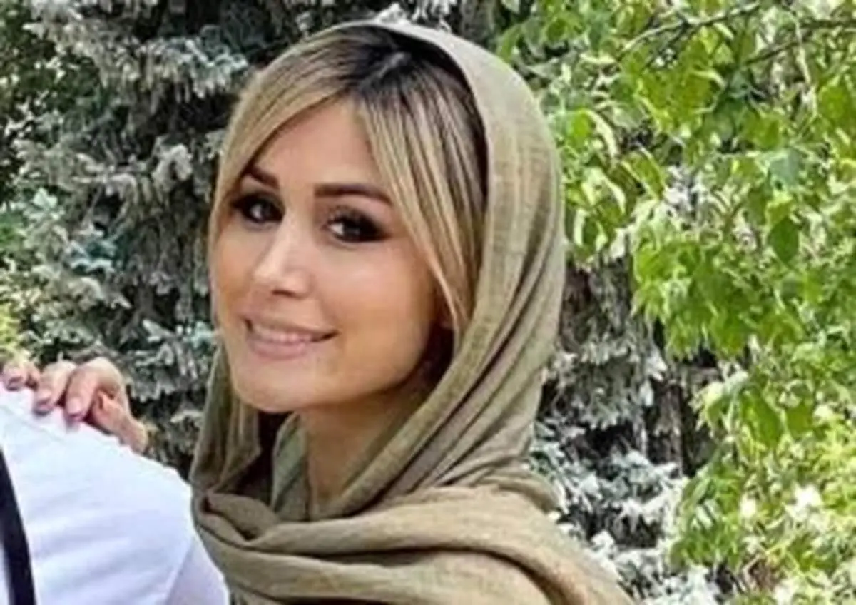 استایل شیک و لاکچری سپیده بزمی پور در سلفی آسانسوریش