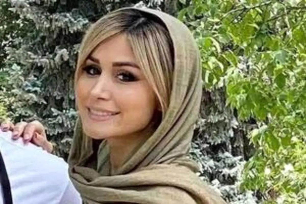 استایل شیک و لاکچری سپیده بزمی پور در سلفی آسانسوریش