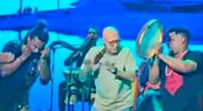 رقص جنجالی محمد بحرانی در کنسرت گروه لیان برج میلاد/ تهران